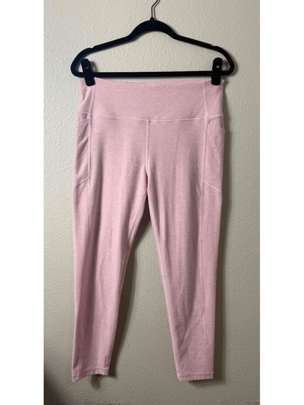 Victoria's Secret Athleisure Pink Pocket Crop Leggings L